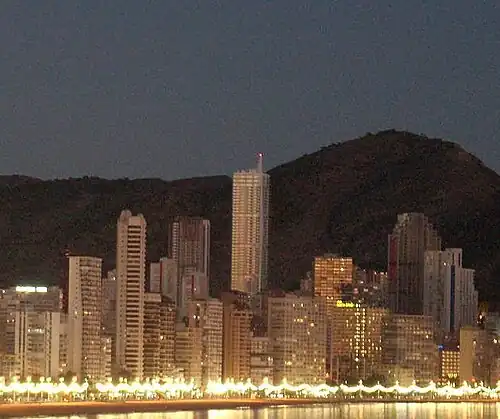 El rascacielos integrado en la ciudad