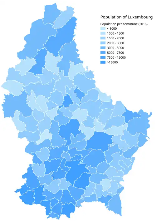 Comunas sombreadas en función de su población. Las mayores presentan un sombreado azul más oscuro.