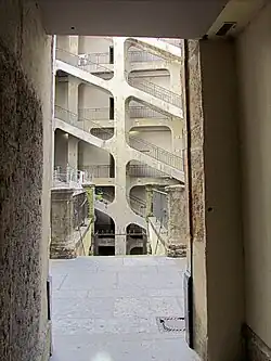 Traboule cruzando La Cour des Voraces.