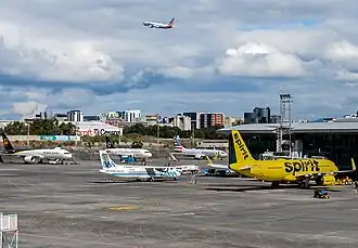 Rampa trasera del Aeropuerto Internacional La Aurora