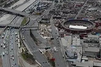 Paso a desnivel bajo los puentes Ricardo Palma y Balta.