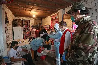 Ministro de Defensa Walter Martos supervisa labor del Ministerio de Salud durante la Operación Tayta en San Juan de Lurigancho, Lima Metropolitana.
