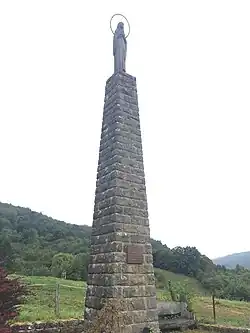 Mariensäule (columna de María) erigida junto a Bollendorf en 1955 por dos hermanos para agradecer su retorno del cautiverio en Rusia.