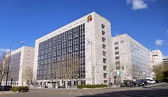 Antigua sede del SEPI, alberga IE University, en los núms. 31-33.