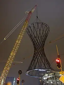 La parte superior en el aire.