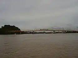 Puente sobre el río Mahakam en Samarinda