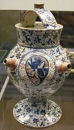 Jarra de trampa, fabricada en Manises entre 1420 y 1480.