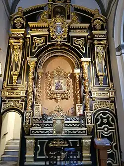 Ntra Sra del Perpetuo Socorro y entrada a la Sacristía