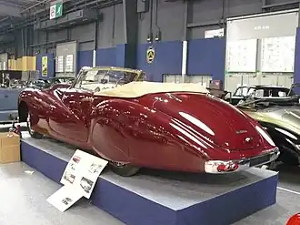 Vista posterior del tipo Delahaye 135 M "Malmaison" descapotable.