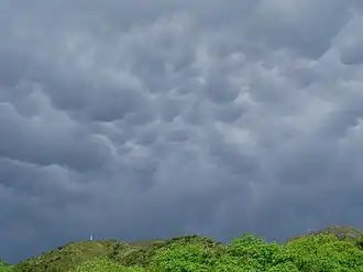 nubes sobre cerros El Camello y La Rosilla
