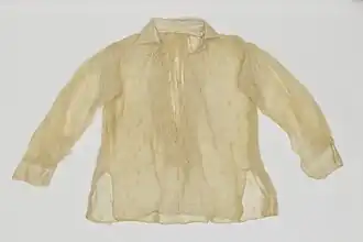 Barong tagalog del siglo XIX hecho de piña y algodón