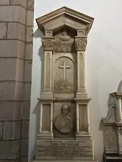 Mausoleo de Manuel María Pólit Lasso.