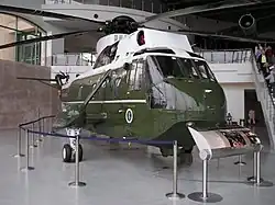 Un antiguo Marine one VH-3A en la Biblioteca y Museo Presidencial de Ronald Reagan