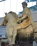 Estatua ecuestre de Marco Aurelio. No monta directamente "a pelo", pero sin silla ni estribos (siglo II d. C.)