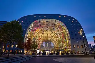 Markthal (2004-2014) en Róterdam, obra de Jacob van Rijs, cofundador de MVRDV