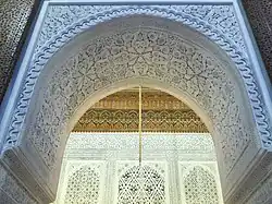 Decoración de estuco tallado en el interior del palacio