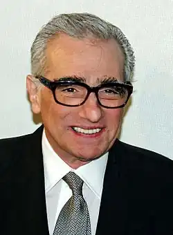 Imagen de Martin Scorsese sonriendo lejos de la cámara.
