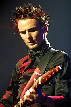Matt Bellamy tocando con Muse en Zenith Sud en 2001