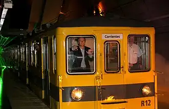 Mauricio Macri en la cabina de una formación Siemens O&K tras su inauguración en 2010.
