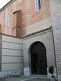 Puerta de acceso a la iglesia