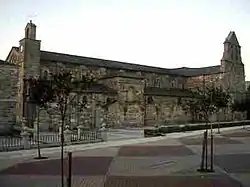 Lateral de la colegiata de Sta. María en Meira.