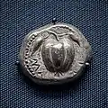 Moneda de Melos con una manzana, 450-440AC