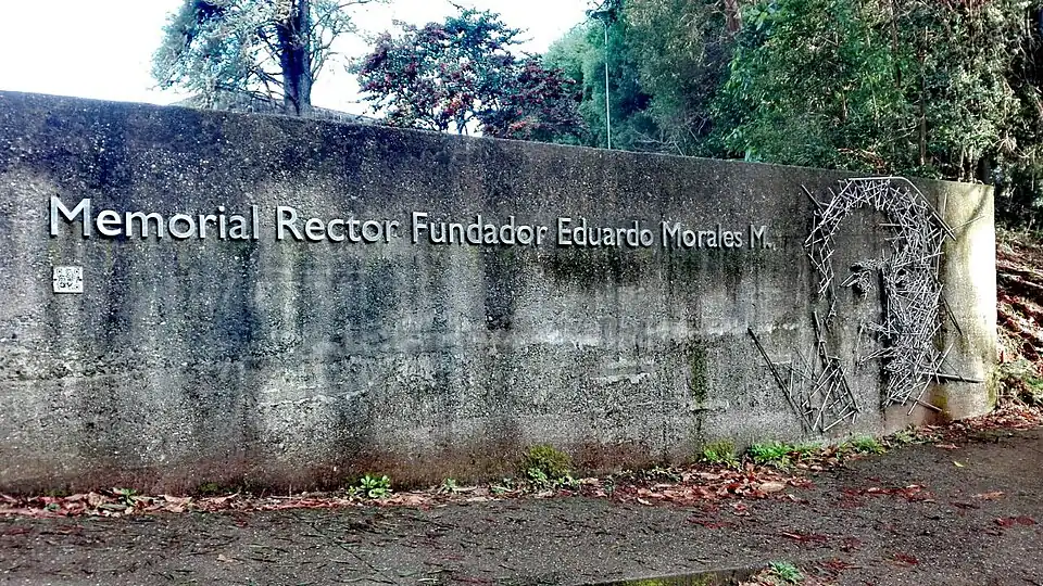 Memorial Rector Fundador Dr. Eduardo Morales M.