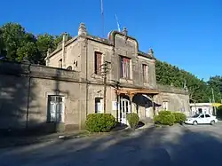 Frente del edificio de la estación (Diciembre de 2014)