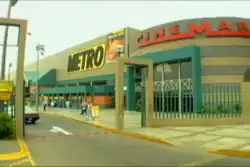 Hipermercado Metro ubicado en la Av.La marina - San Miguel, inaugurado en 1998