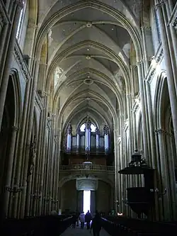 Nave mirando a la entrada