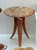 Trípode minoico de terracota, 1800-1700 a. C.