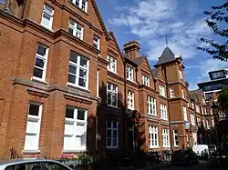 Minor Canonries, Amen Court, cerca de Ludgate Hill en la ciudad de Londres, diseñado por Ewan Christian Ewan Christian, 1878-1880