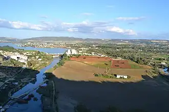 Muro del embalse desde Arcos.