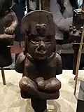 Esculturas de madera moche descubiertas en las islas Macabi en el siglo XIX ahora en el Museo Británico de Londres (200-600 d.C.)