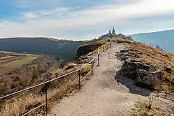 Camino a la iglesia.