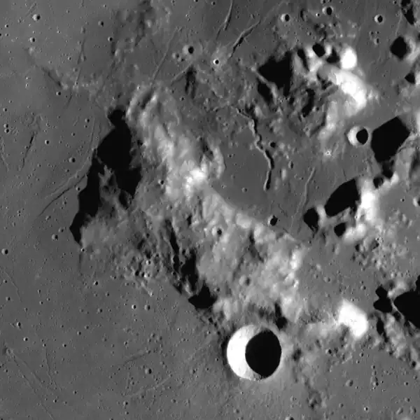 El cráter Fabbroni, al sur del Mons Argaeus