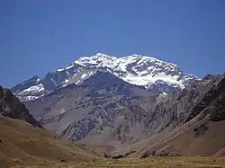 2. Aconcagua es el pico más alto tanto en el hemisferio Sur como en el hemisferio Occidental.