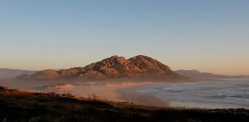 Monte Louro y playa de Area Maior.