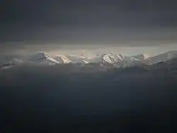 Montes Pasiegos desde el Picu Llen. Pueden apreciarse Porracolina, picón del Fraile,[Or. 1]​ peña Pelada, Castru Valnera, Las Enguinzas...