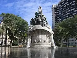 Monumento al Doctor Robert (1910), plaza de Tetuán, Barcelona.