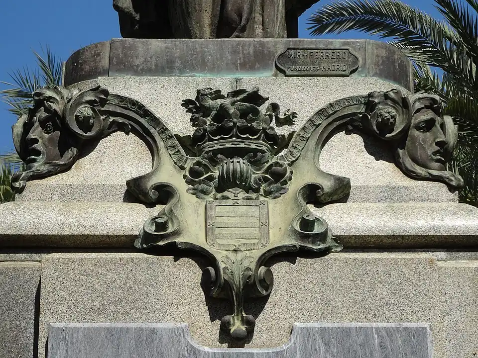Escudo del III duque de Rivas fundido en las aplicaciones de bronce del monumento erigido en su honor por la ciudad de Córdoba, su patria. Trae las armas de los Saavedra timbradas de yelmo y corona de duque, de la que sale un dragón por cimera. Y dos lemas escritos en sendas filacterias: «Padecer por vivir» y «Beati qui pro fide pugnarunt» (dichosos los que lucharon por su fe).