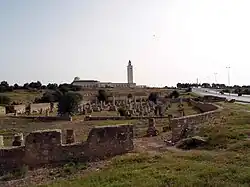 Mezquita con vistas a la basílica de Damous El Karita.