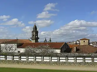 Vista del convento desde el antiguo huerto, actualmente un parque público