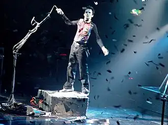 Matt Bellamy en una actuación con Muse en 2003