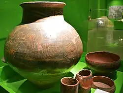 Urna con el búho pintado, característico de esta cultura.