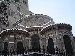 Cabecera bajo la nieve