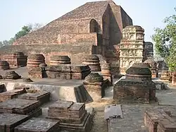 Las ruinas de la Nalanda Mahavihara en Nalanda.[78]​