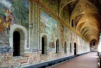 Frescos en el claustro.