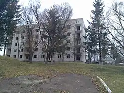 Edificio abandonado en la ruta principal.