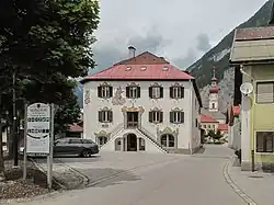 Nassereith, vista en la calle: la Karl Meyrstrasse